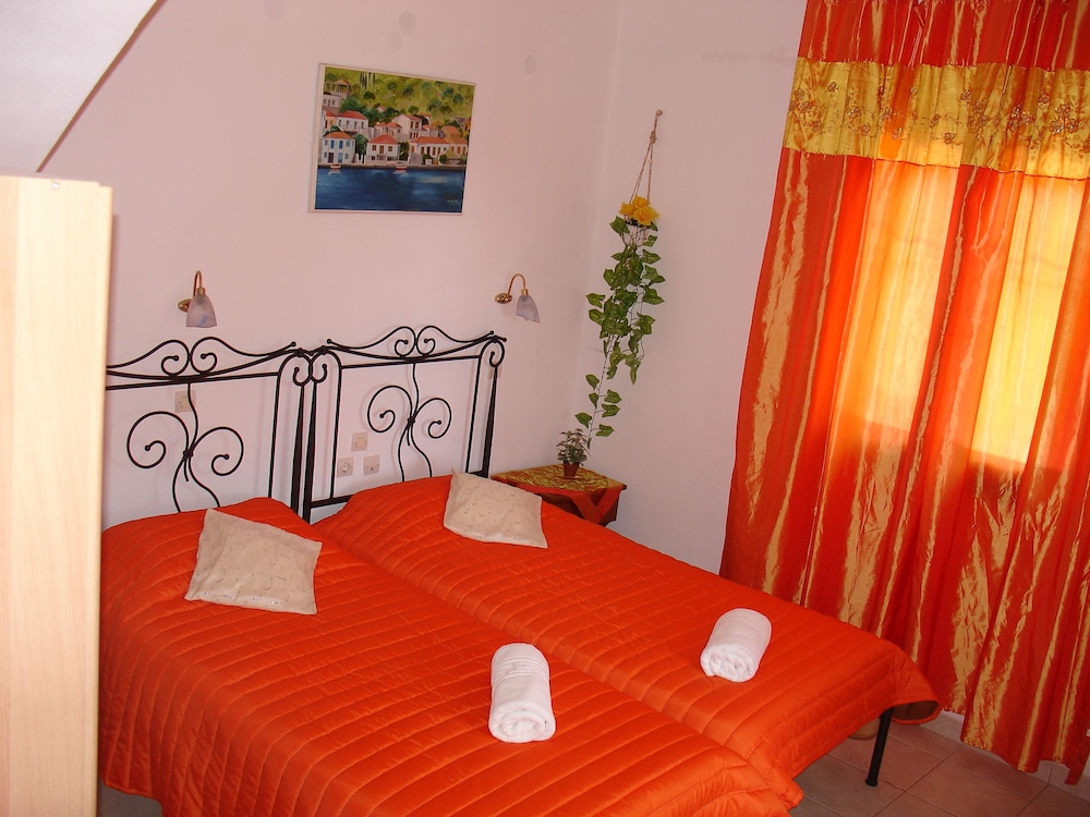 Monambeles Villas 32/76