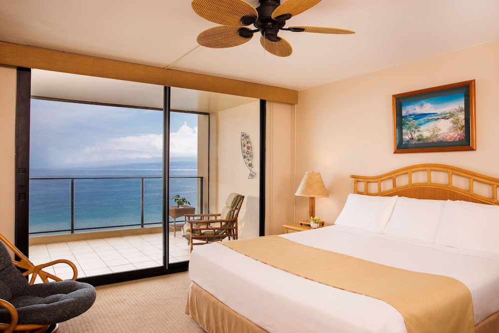 SUITE, KING BED, OCEAN FRONT