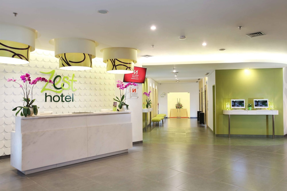 Lobby at Zest Airport Jakarta by Swiss-Belhotel International, TANGERANG