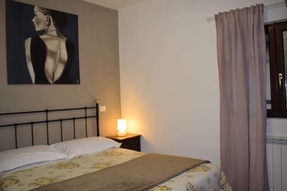 ROOM, DOUBLE OR TWIN BED, PRIVATE BATHROOM