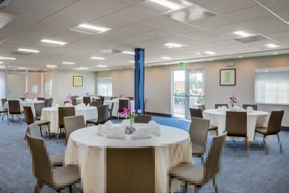Holiday Inn Express Suites Oroville Lake 45/60