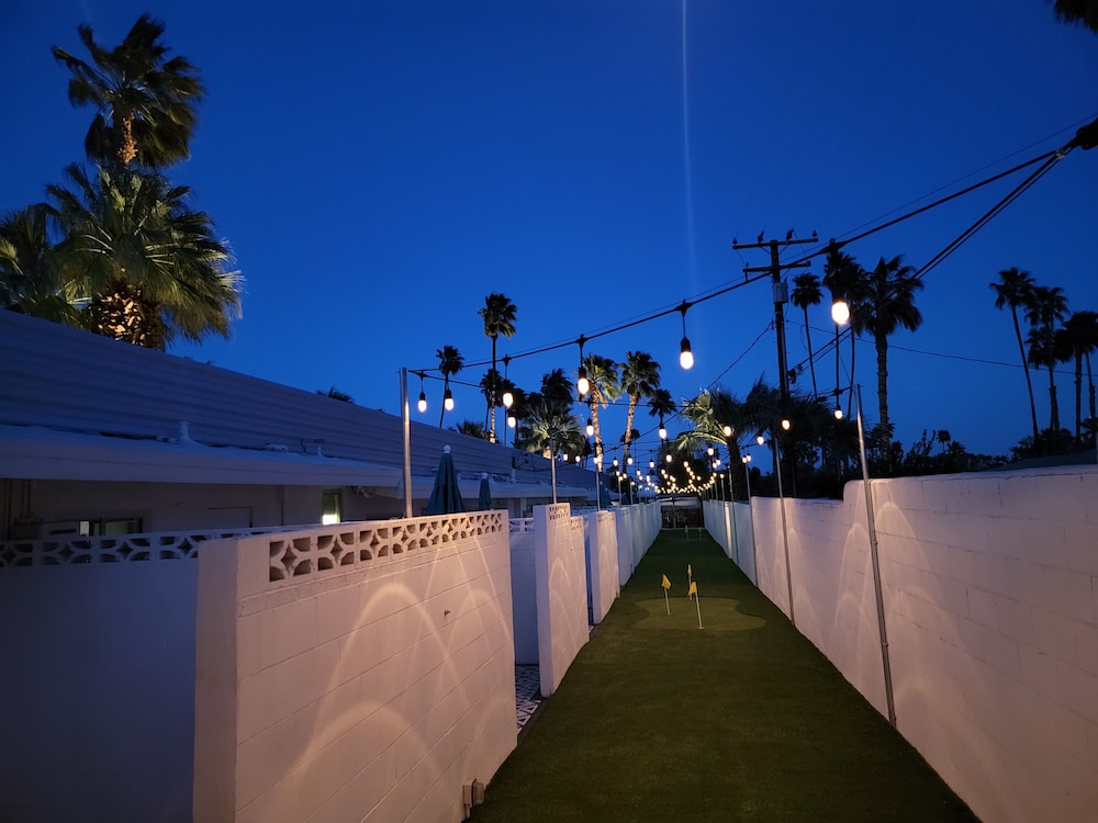 BelleVue Oasis-Palm Springs - Adults Only 57/62