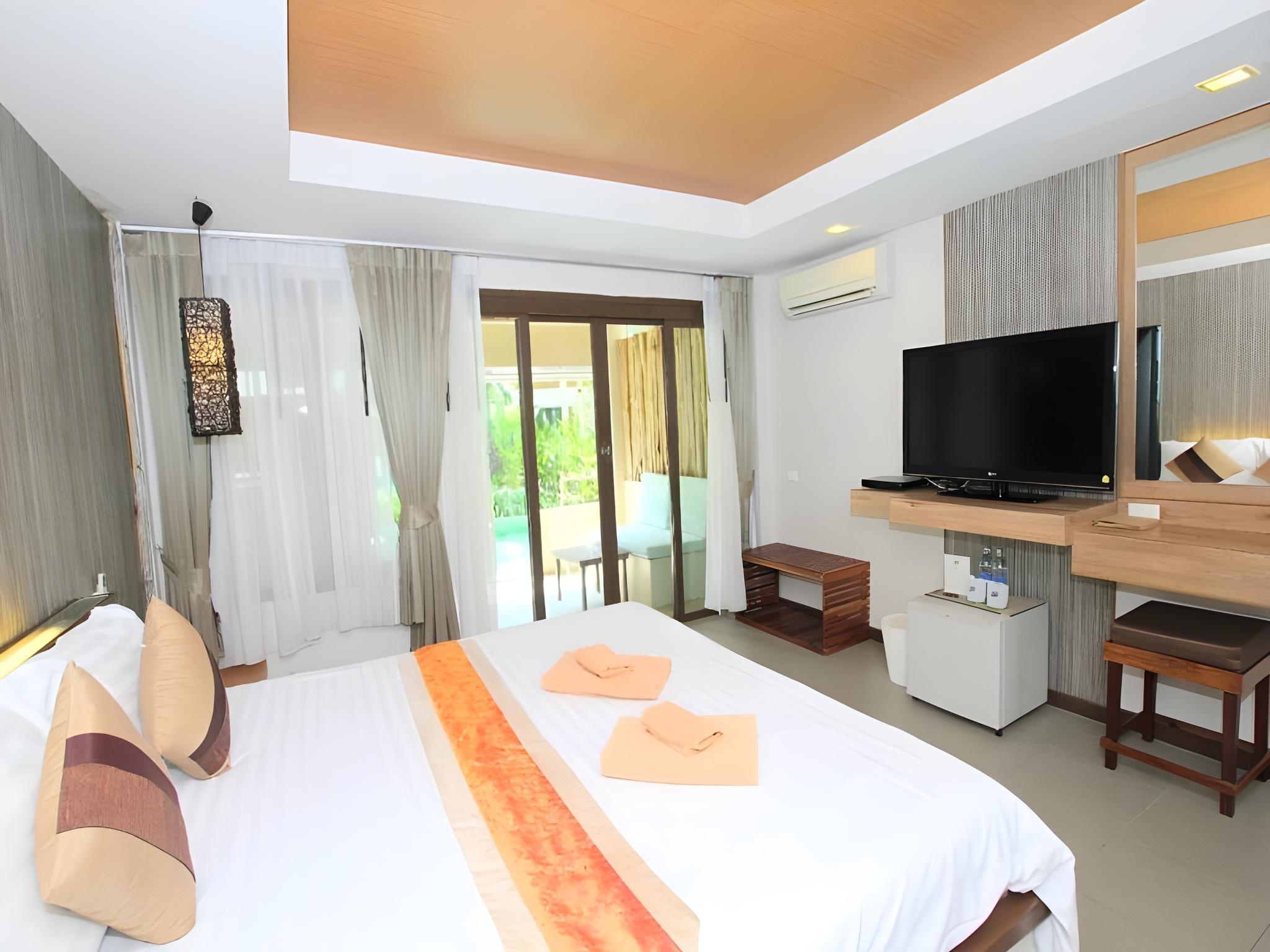 Room, Hot Tub, Pool Access