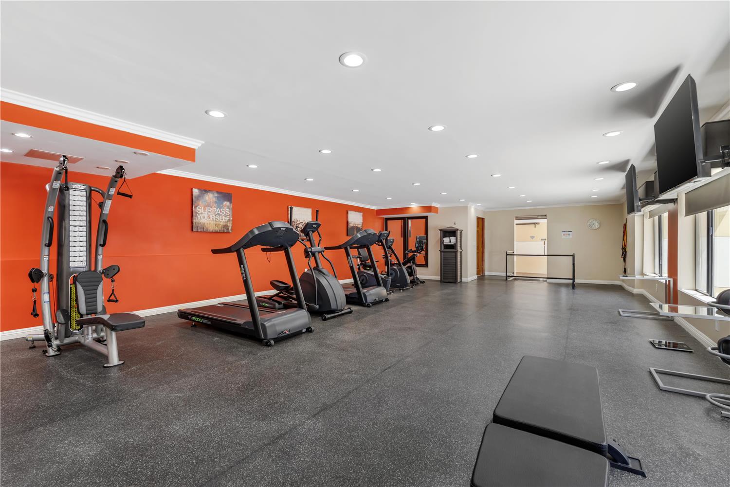 Best Western Plus LA Mid Town Hotel 24/37