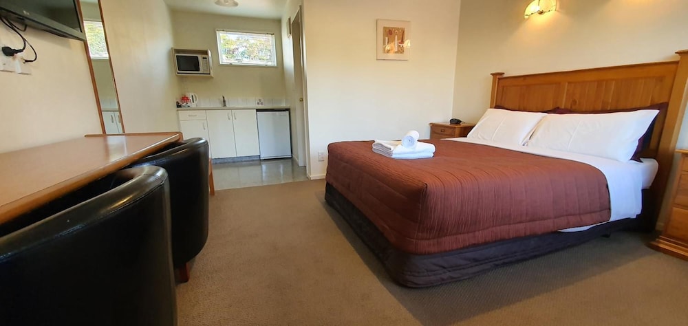 Rosewood Court Motel 13/48