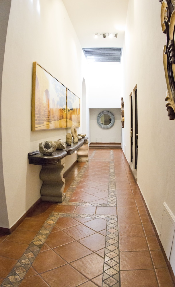 Herencia Hotel By Hosting House 28/50