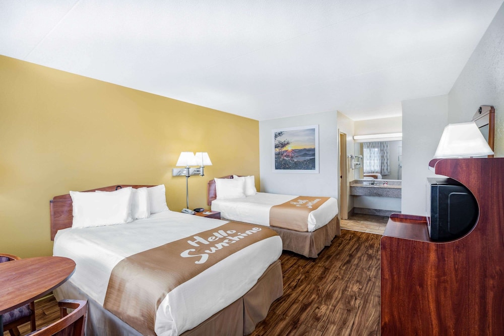 Days Inn by Wyndham Clarksville TN 21/53
