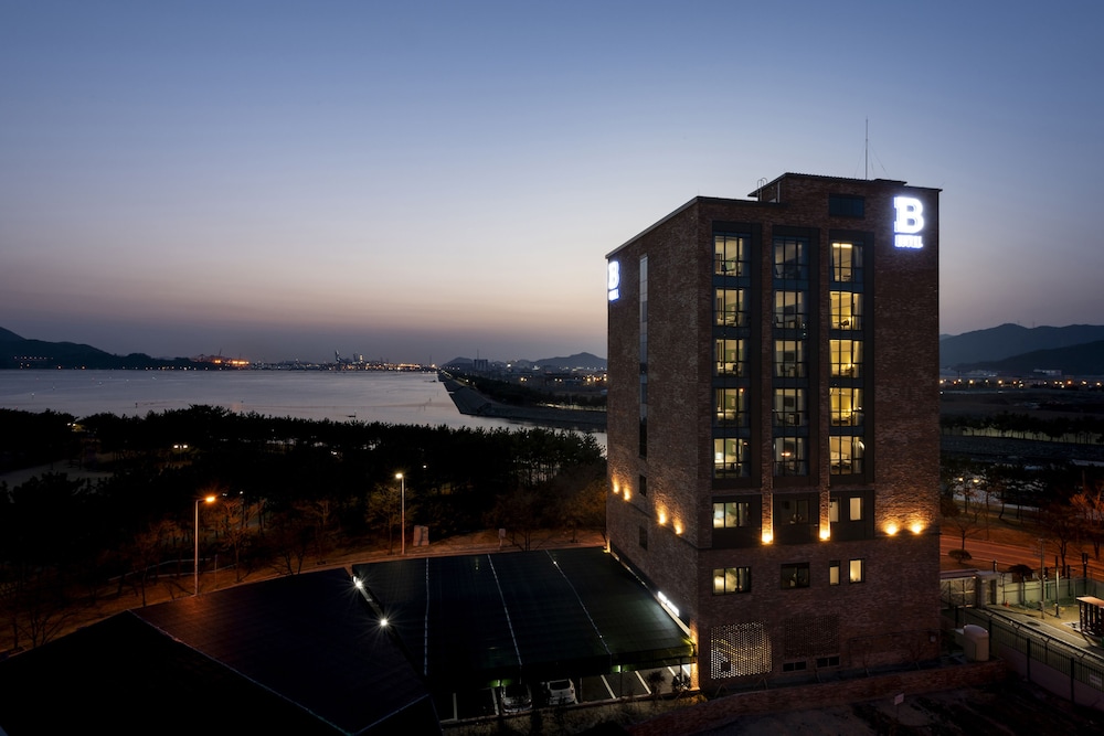Brown-dot Hotel Sinho 1/38