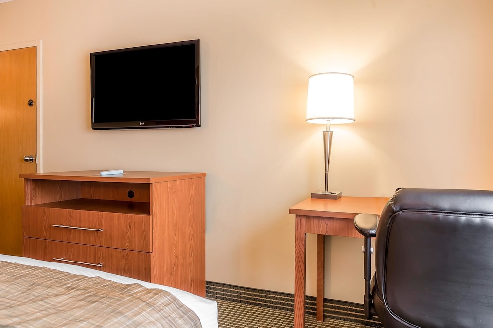 Quality Inn & Suites Hawkesbury 23/50