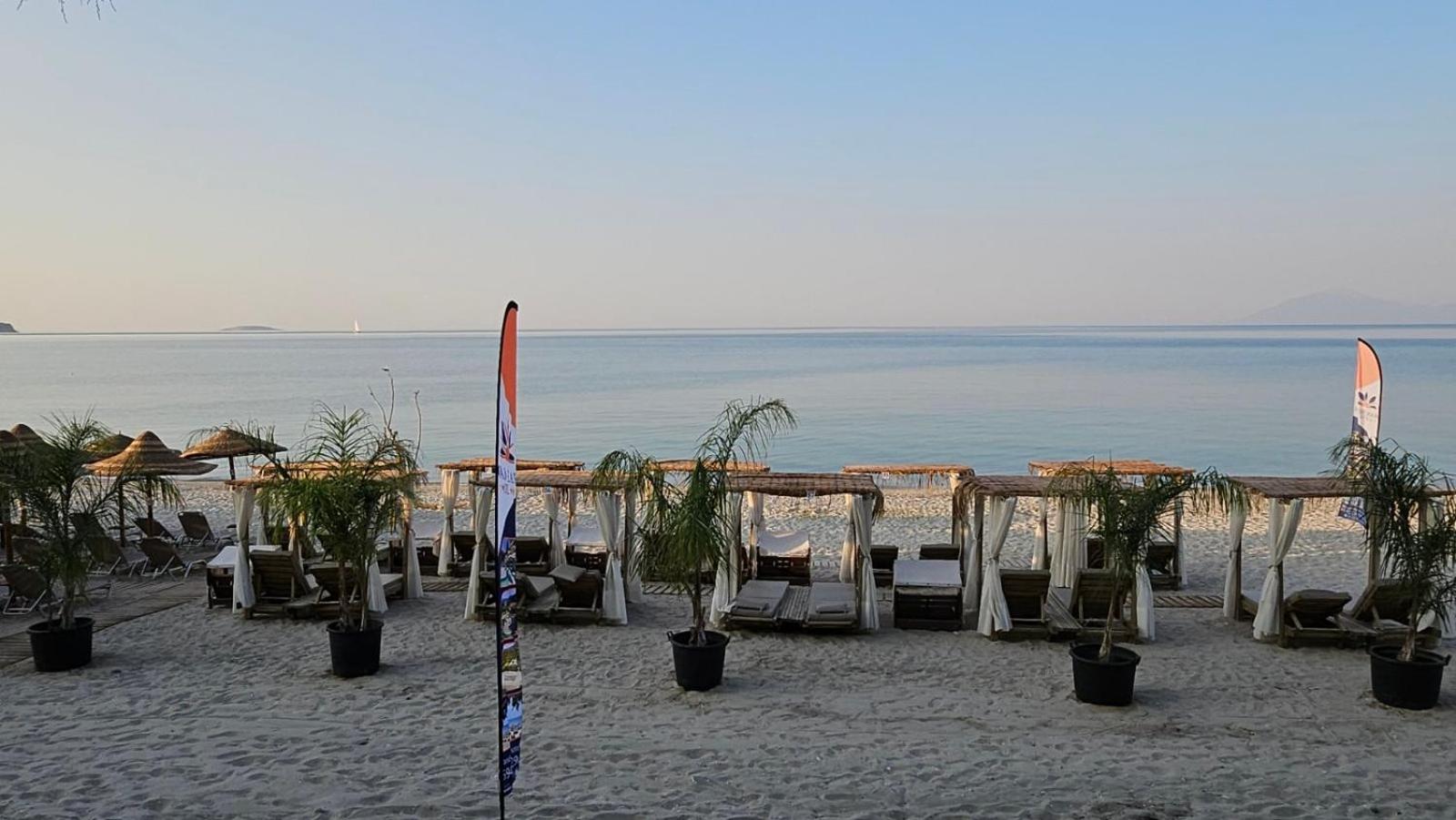Grand Beach Hotel 62/67