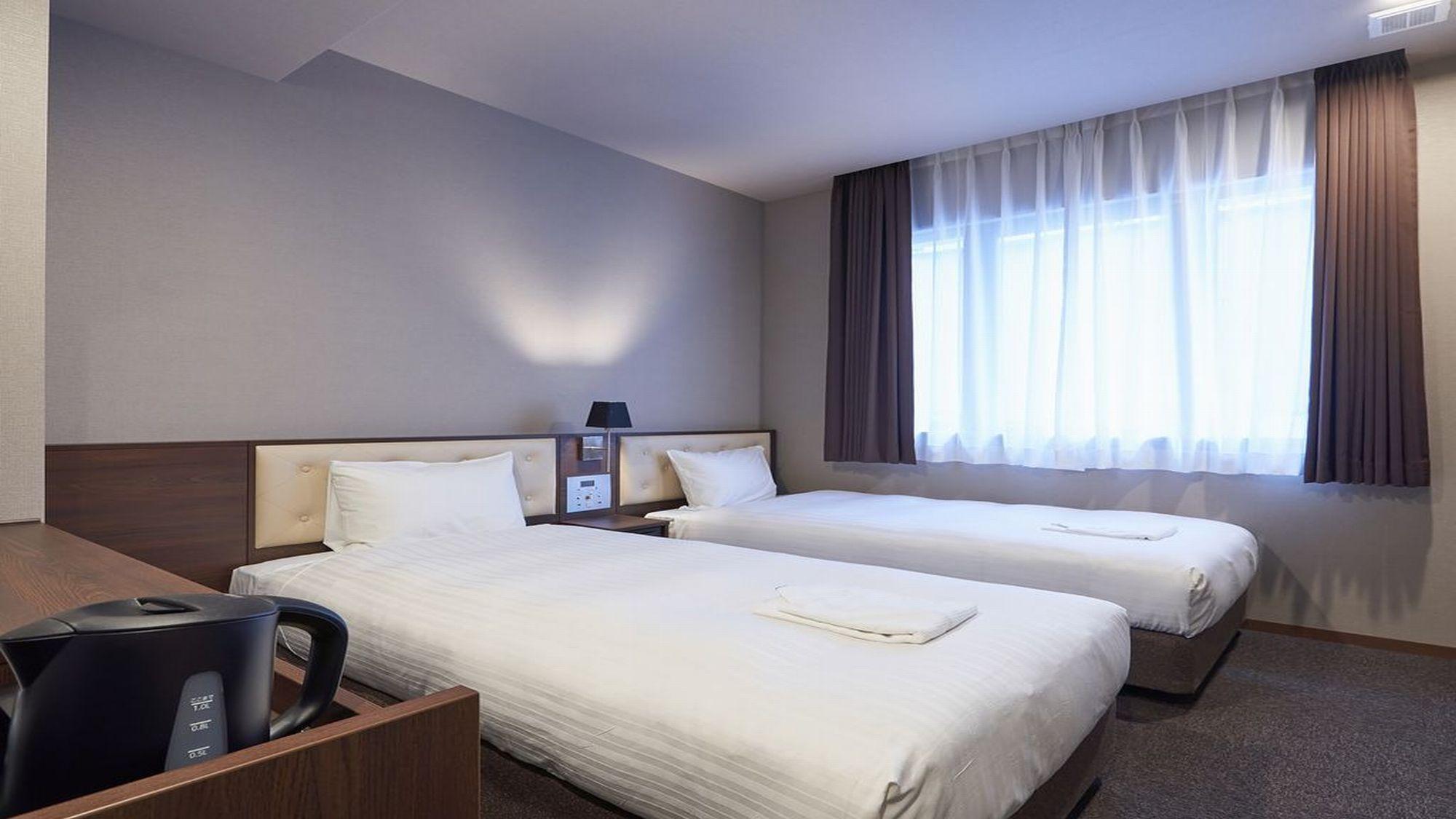 ROOM, TWIN BEDS