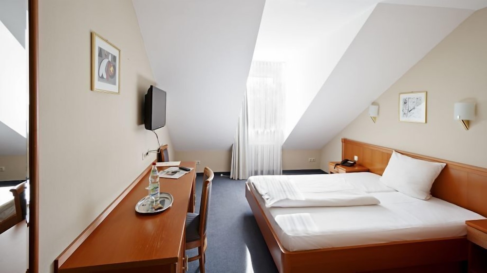 Hotel Blutenburg 14/50