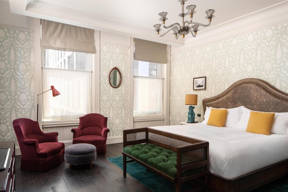 Thompson, Suite, King Bed