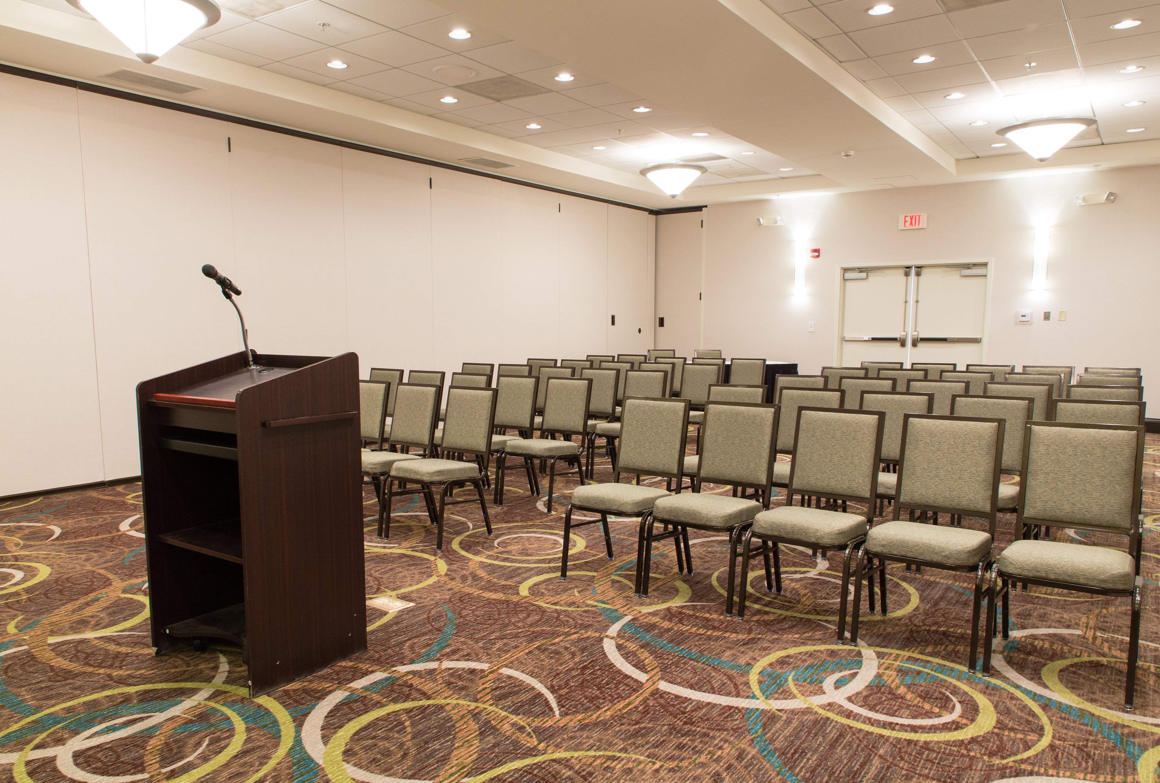 Holiday Inn Hotel Suites Bloomington Airport 40/50