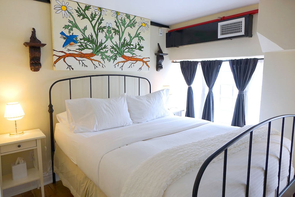 DUPLEX, LOFT, SUITE, QUEEN BED, SOFA