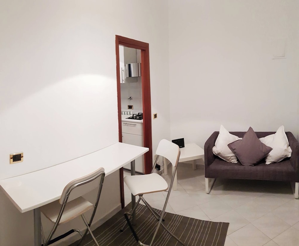 Rhome Sweet Rhome Suite 28/40