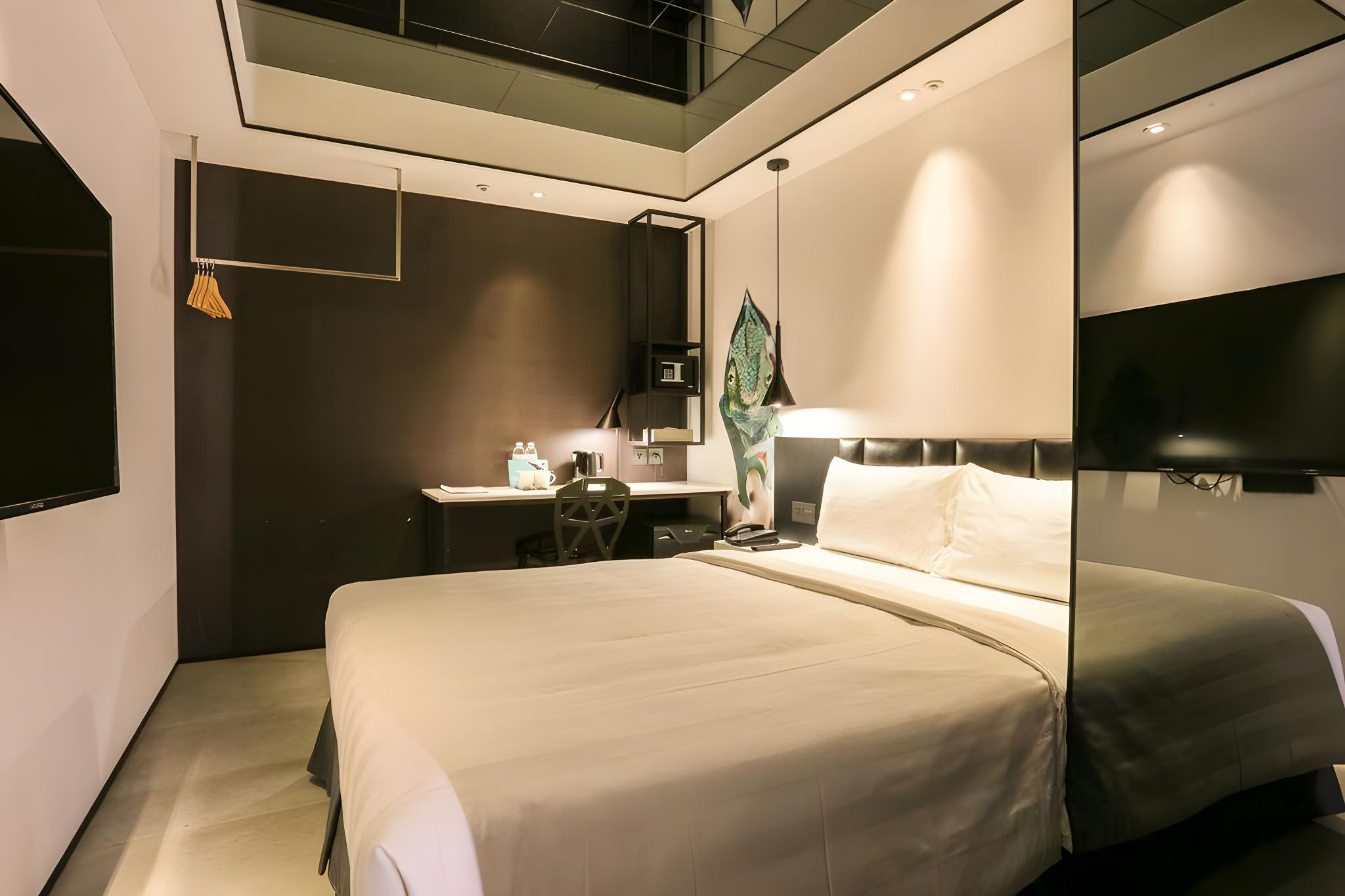 Elegant, Soho, Basement, Double Bed, No Window
