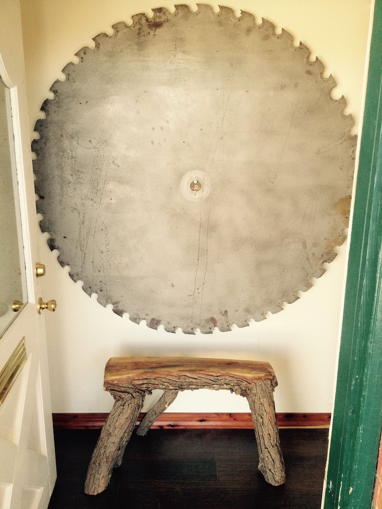 Sawmill Inn 3/33