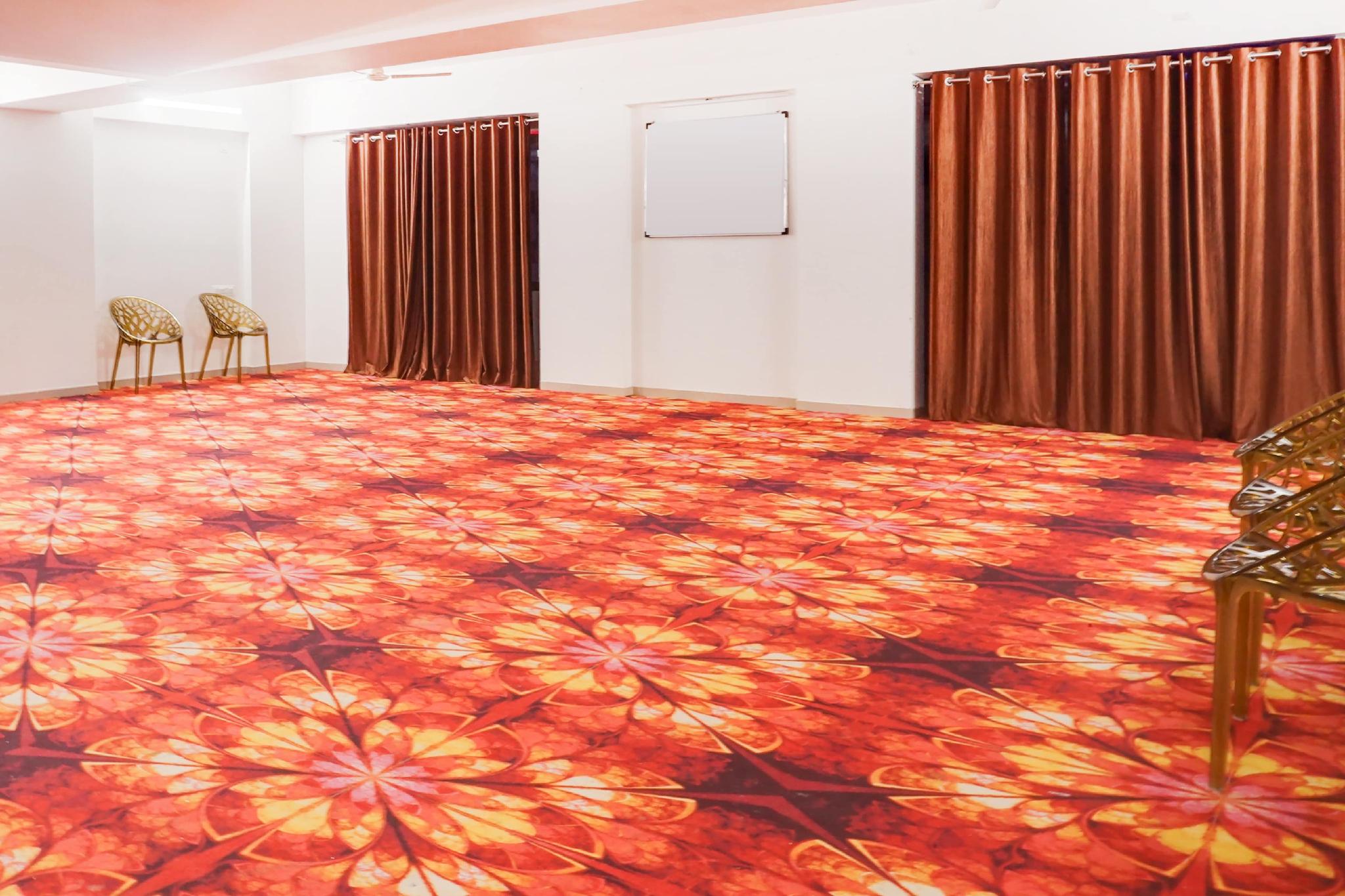 Super Townhouse Lohegaon Near Pune Airport formerly Landmark Regency 20/29