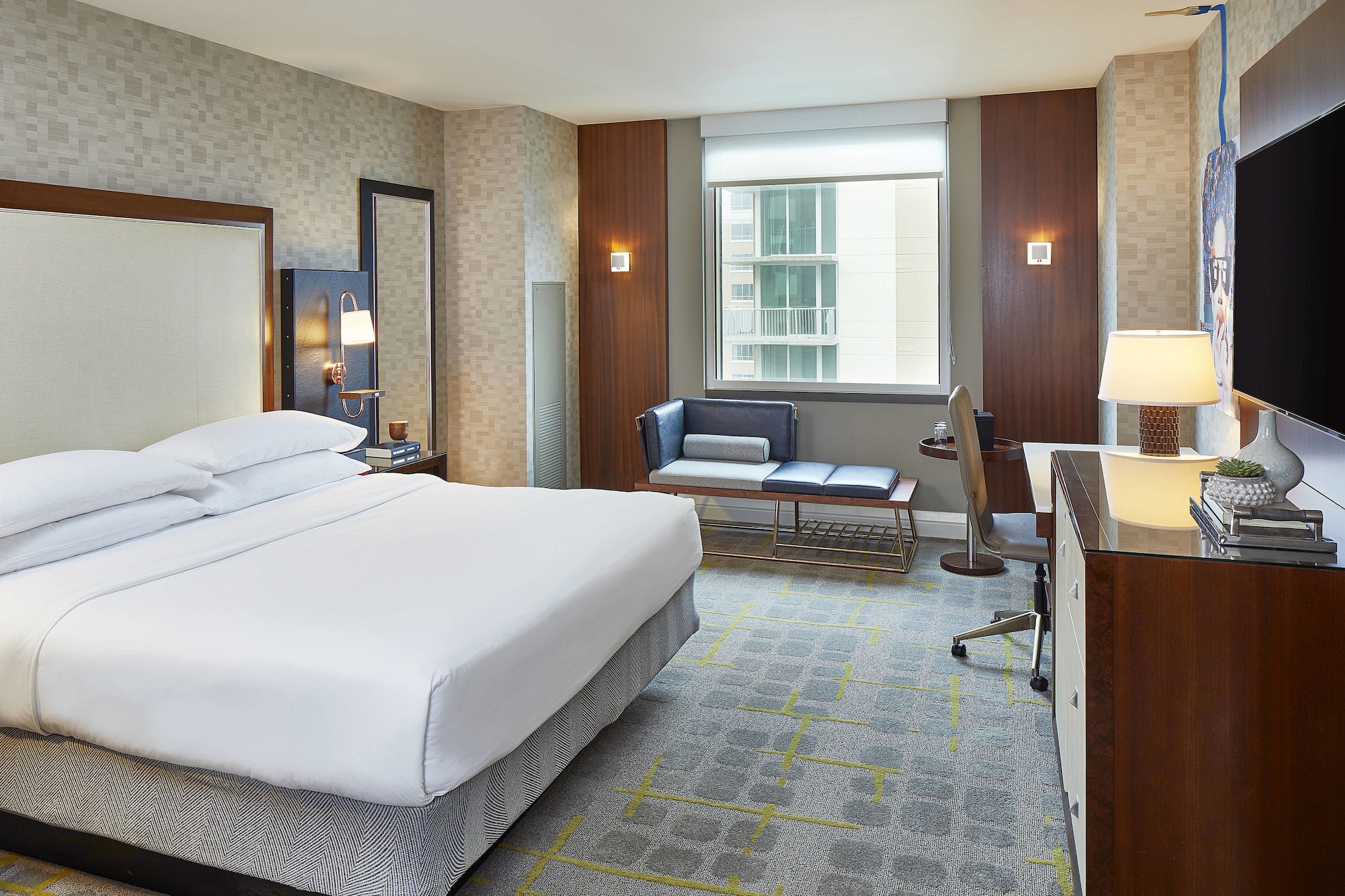 ROOM, KING BED