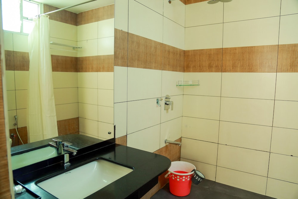 Hotel Abi Krishna 39/40