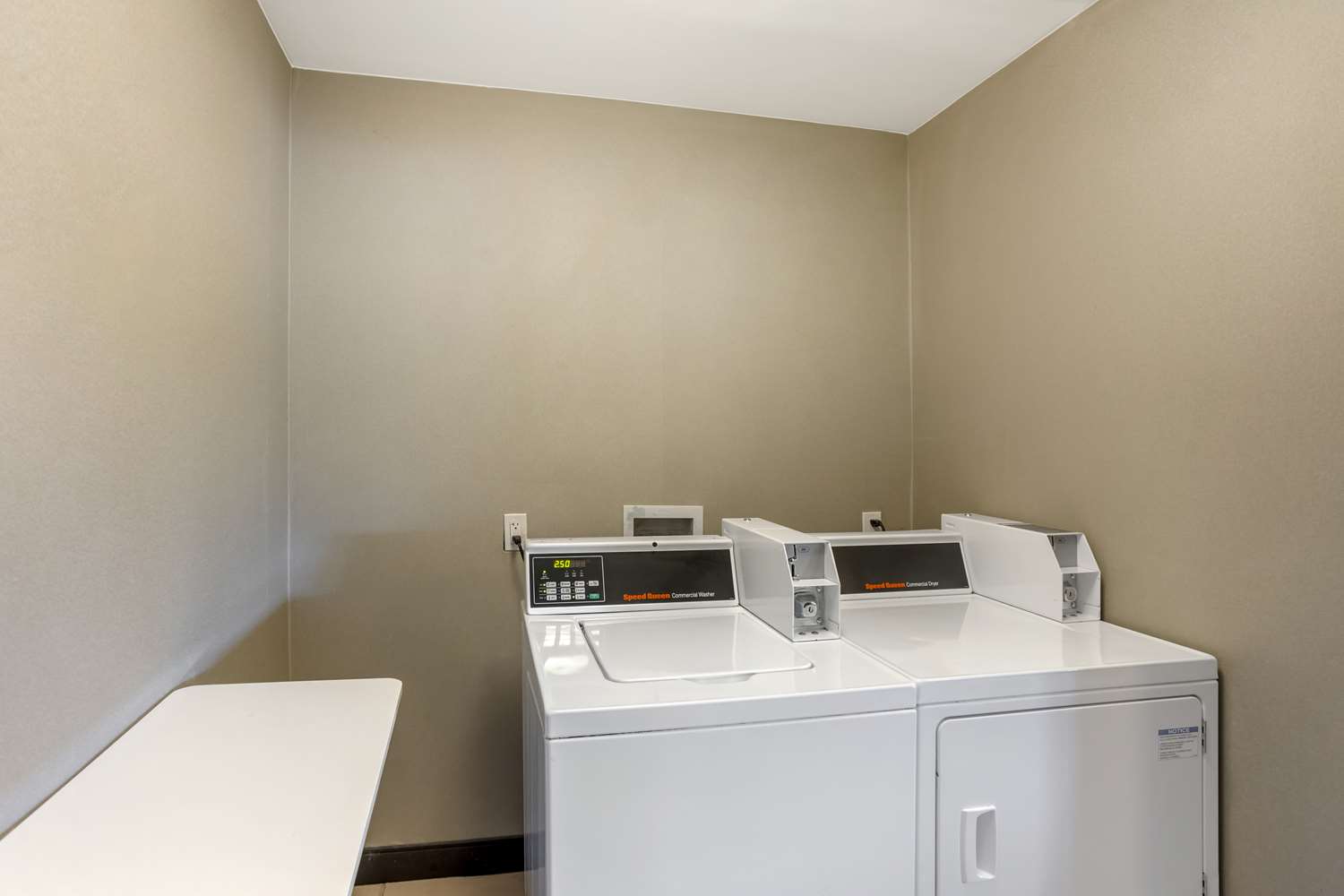 Best Western Plus Philadelphia-Pennsauken Hotel 30/32