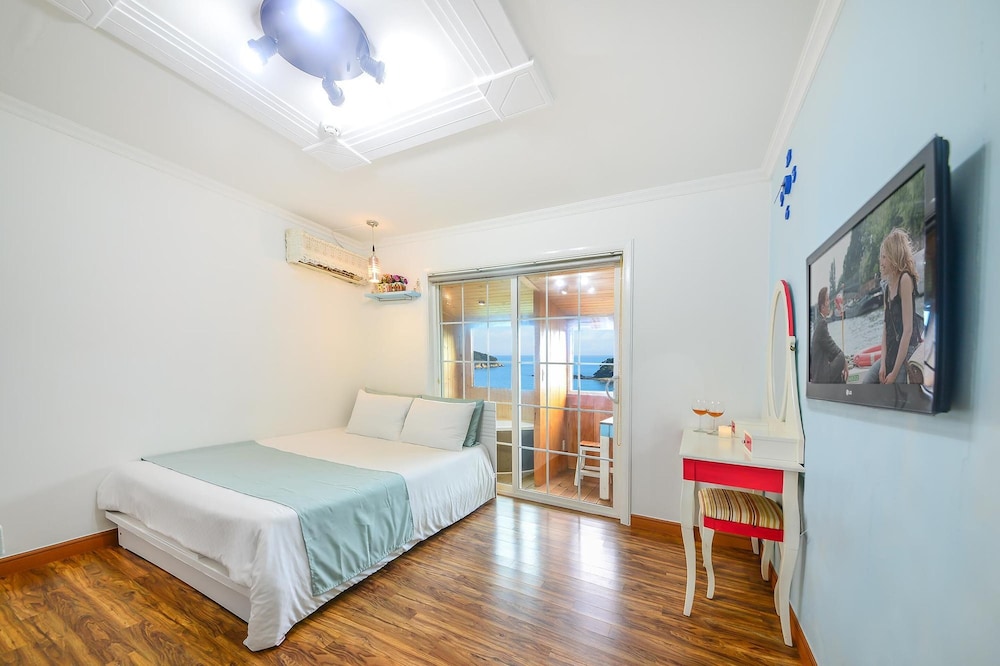 Geoje Blue Neoul Pension 4/50