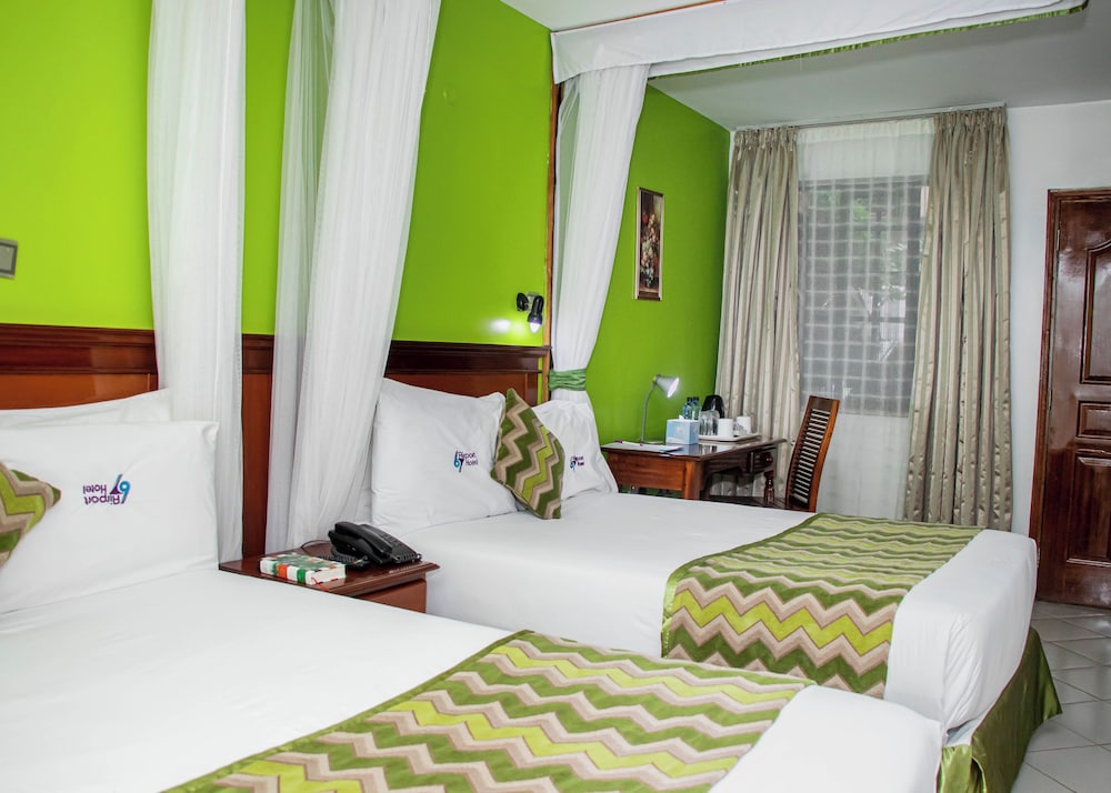 STANDARD, 2 DOUBLE BEDS, COURTYARD VIEW