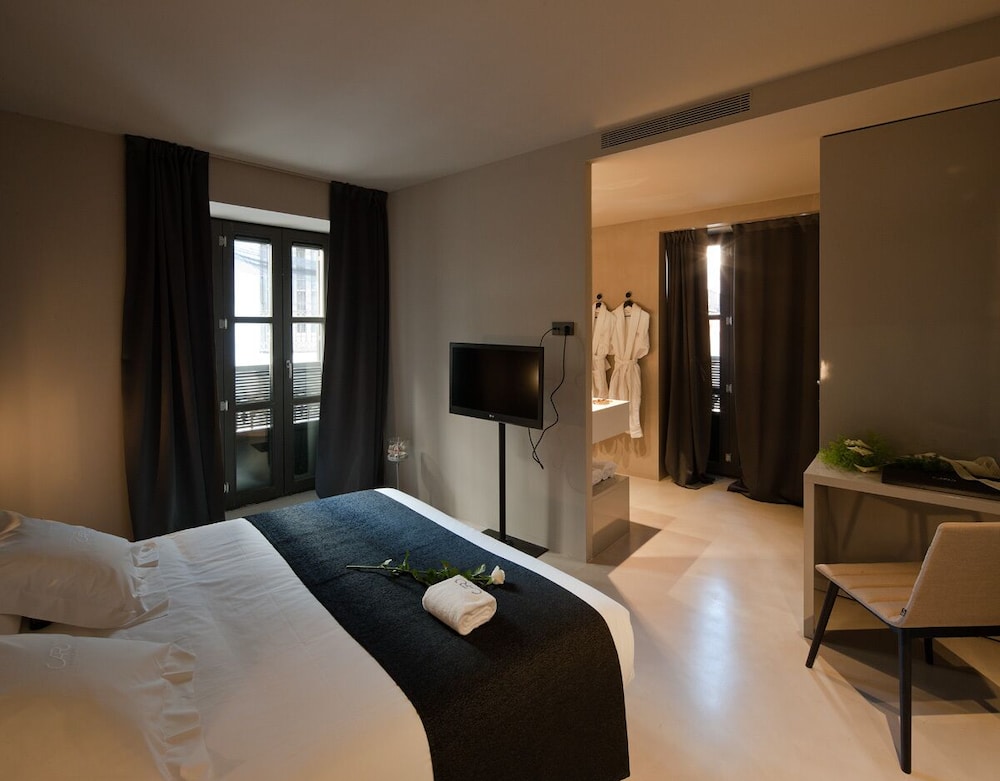 CLASSIC, DOUBLE OR TWIN BED