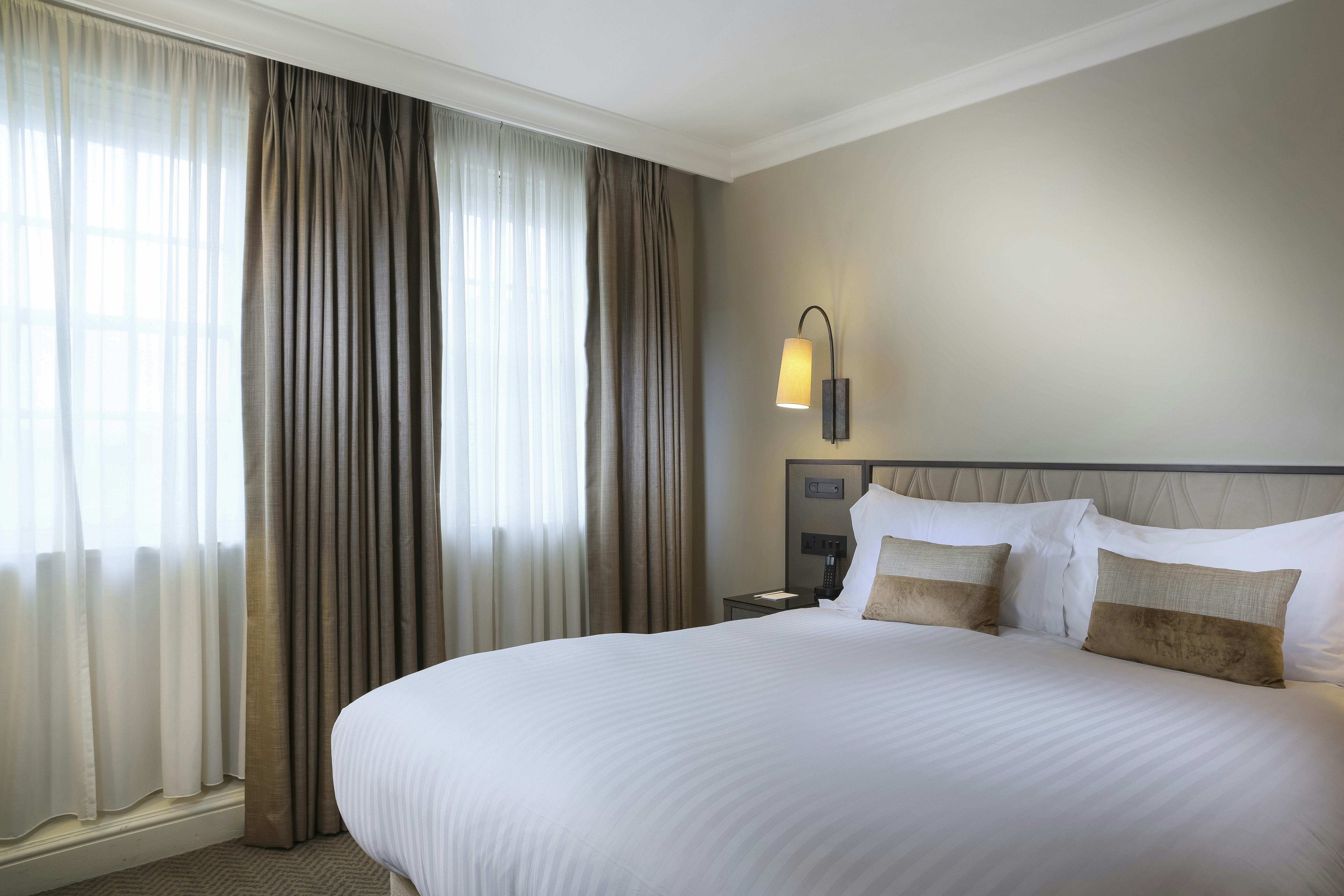 Heritage, Superior, Queen Bed