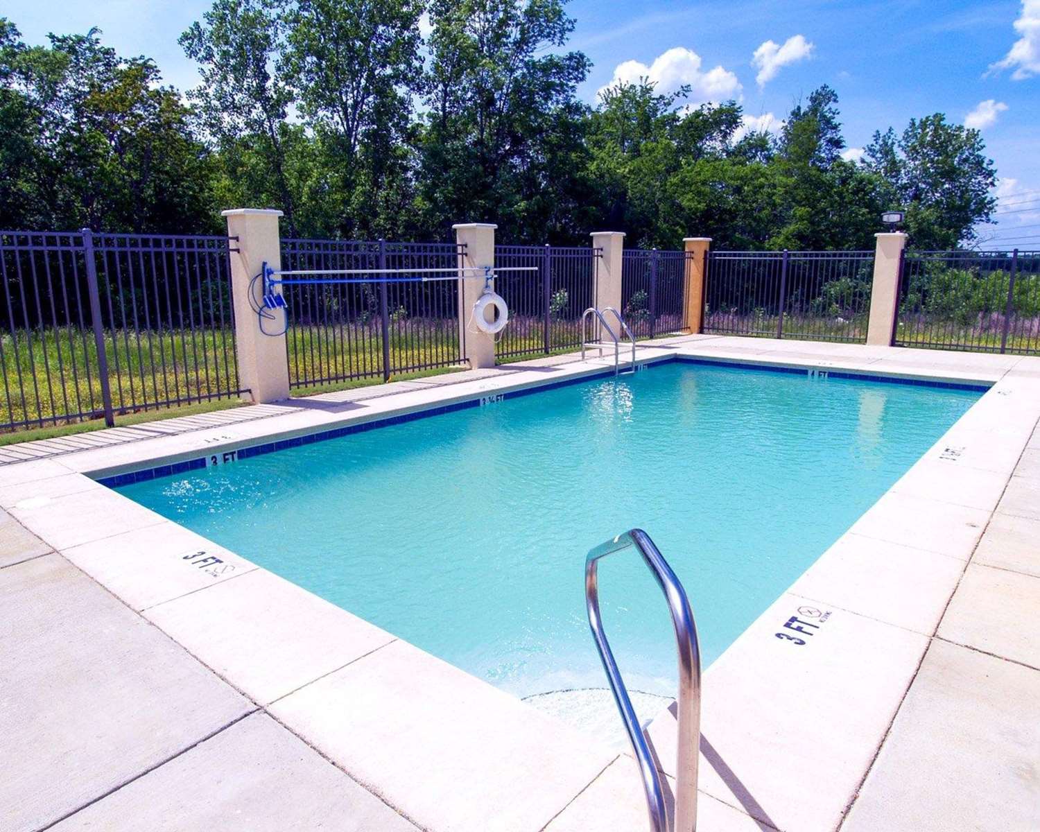 Comfort Suites Montgomery South 17/38