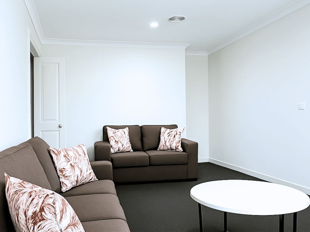 Fawkner Suites Serviced Apartments 36/64
