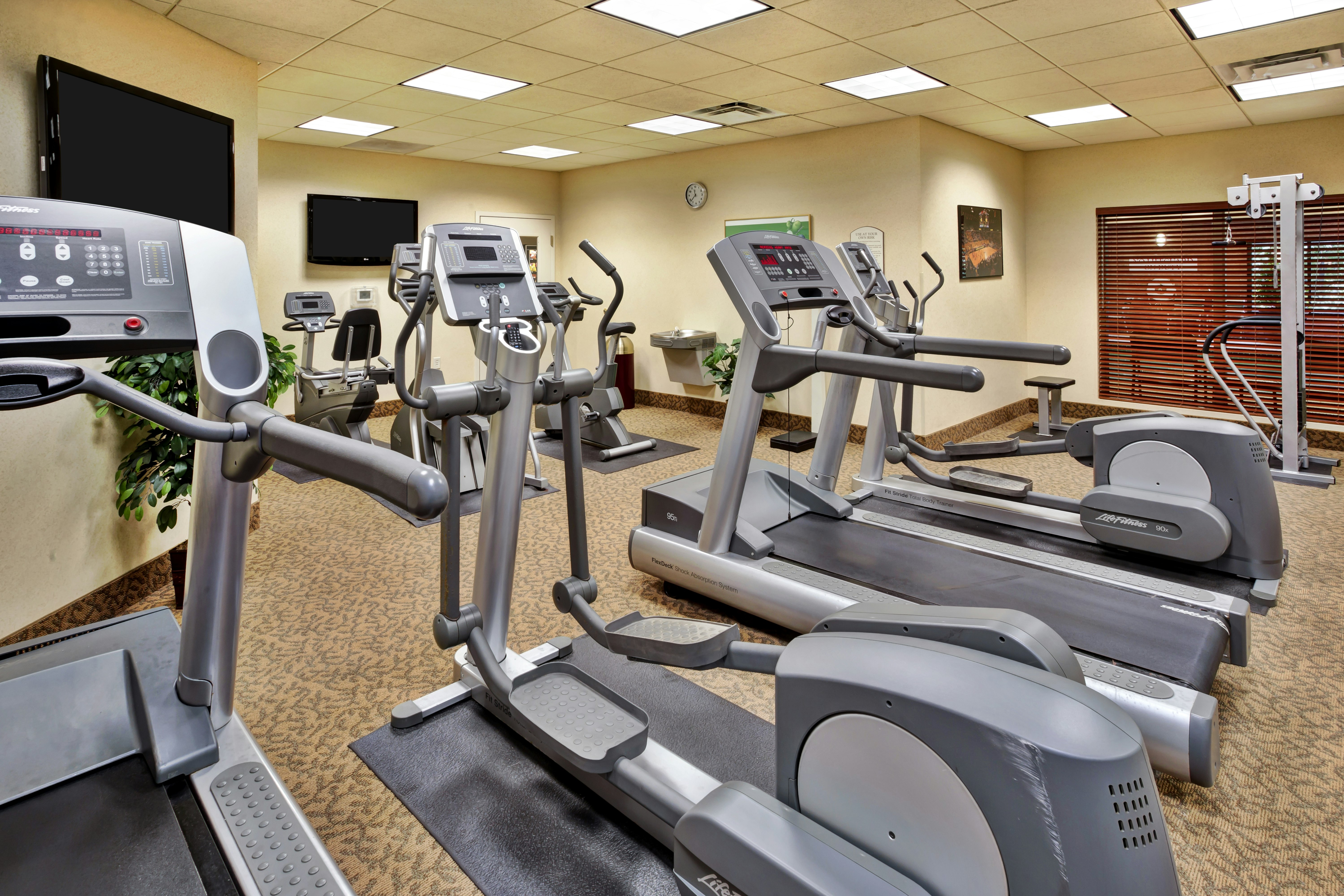 Holiday Inn Hotel Suites Ann Arbor Univ Michigan 36/73