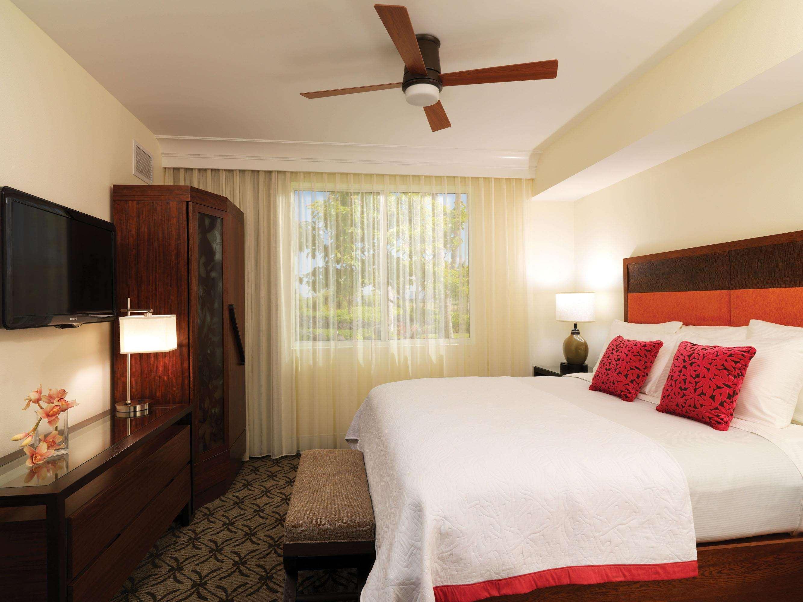 2 Bedrooms, Suite, 2 Double Beds, King Bed, Golf Course View, Sofa
