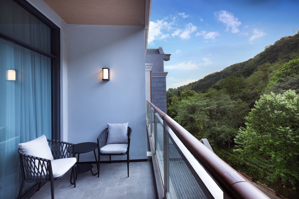 Holiday Inn Resort Mengding Mountain 34/71