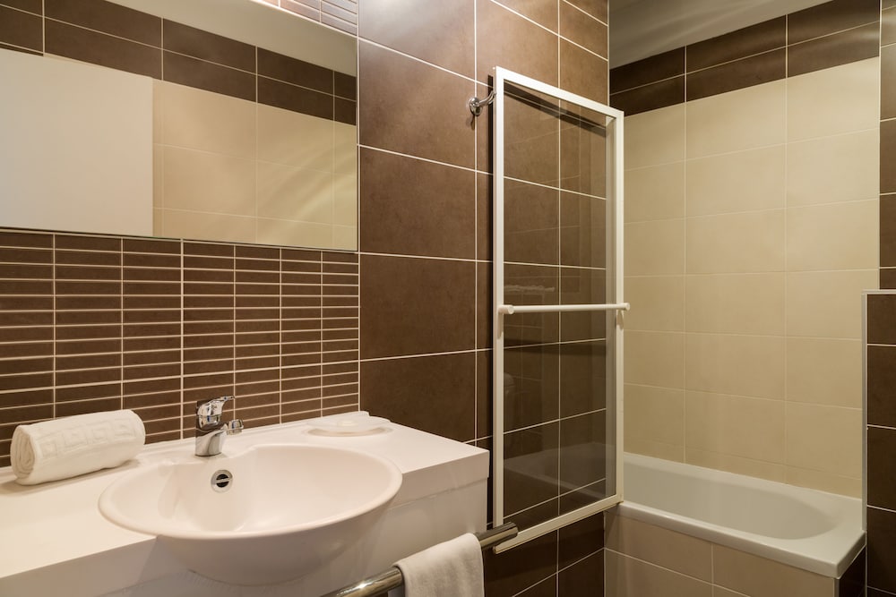 Inter Hotel Dau Ly 26/27