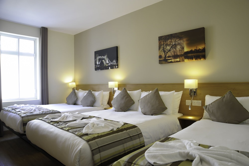 FAMILY, MULTIPLE BEDS