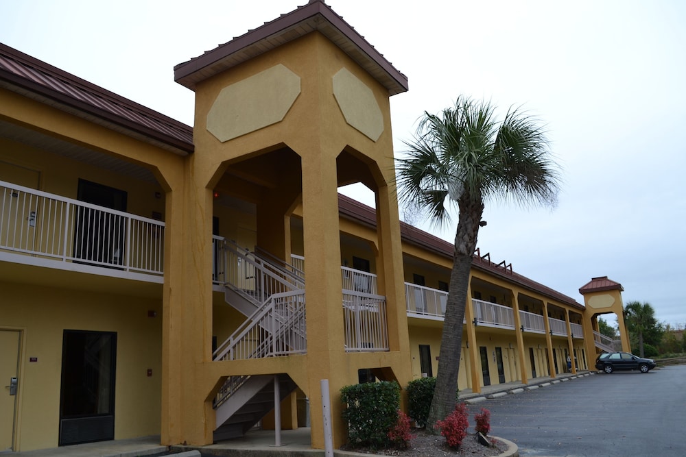 Fairview Inn Suites 42/49