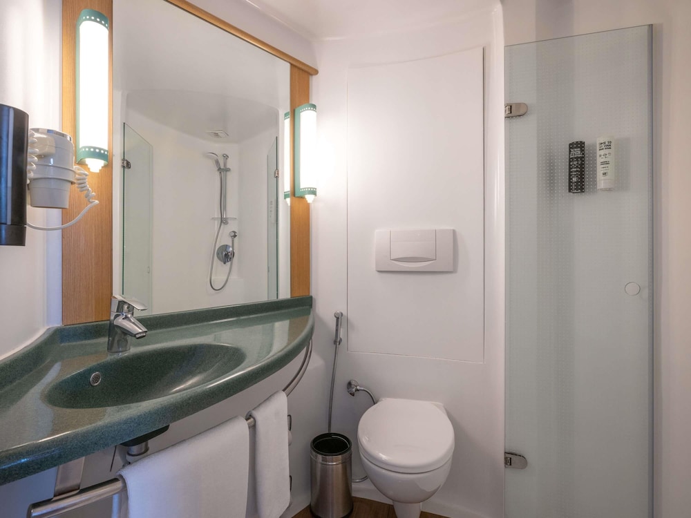 ibis Navi Mumbai 74/75