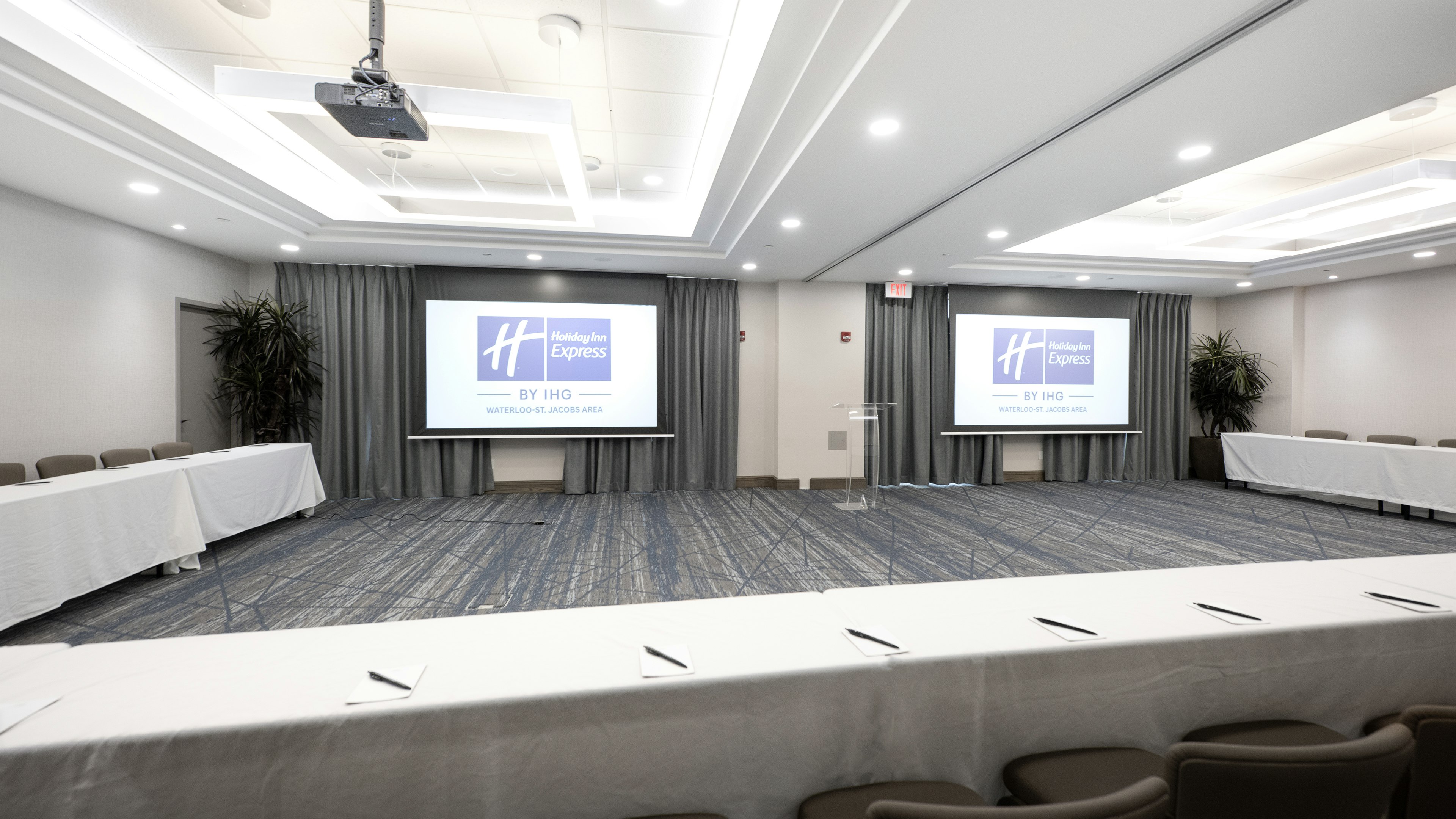 Holiday Inn Express Hotel Suites Waterloo St Jacobs 69/78