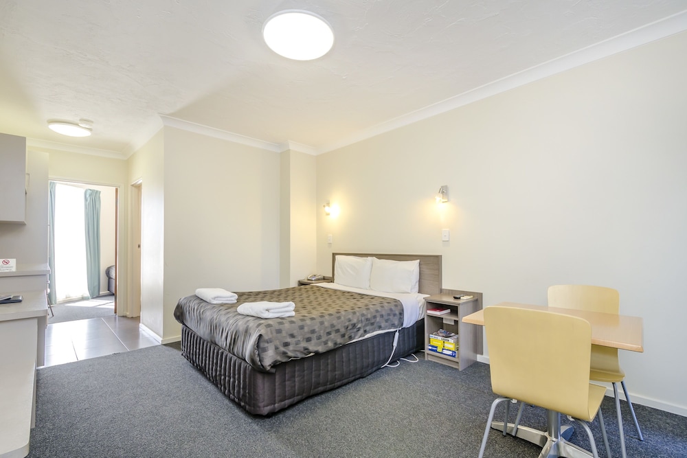 Werribee Motel & Apartments 16/63