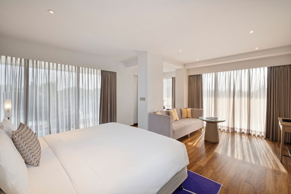 EXECUTIVE ROOM WITH BALCONY