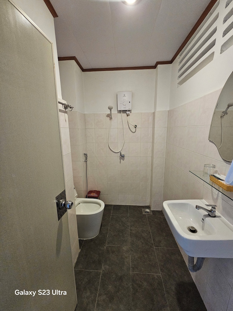 Trung Mai Hotel 64/65