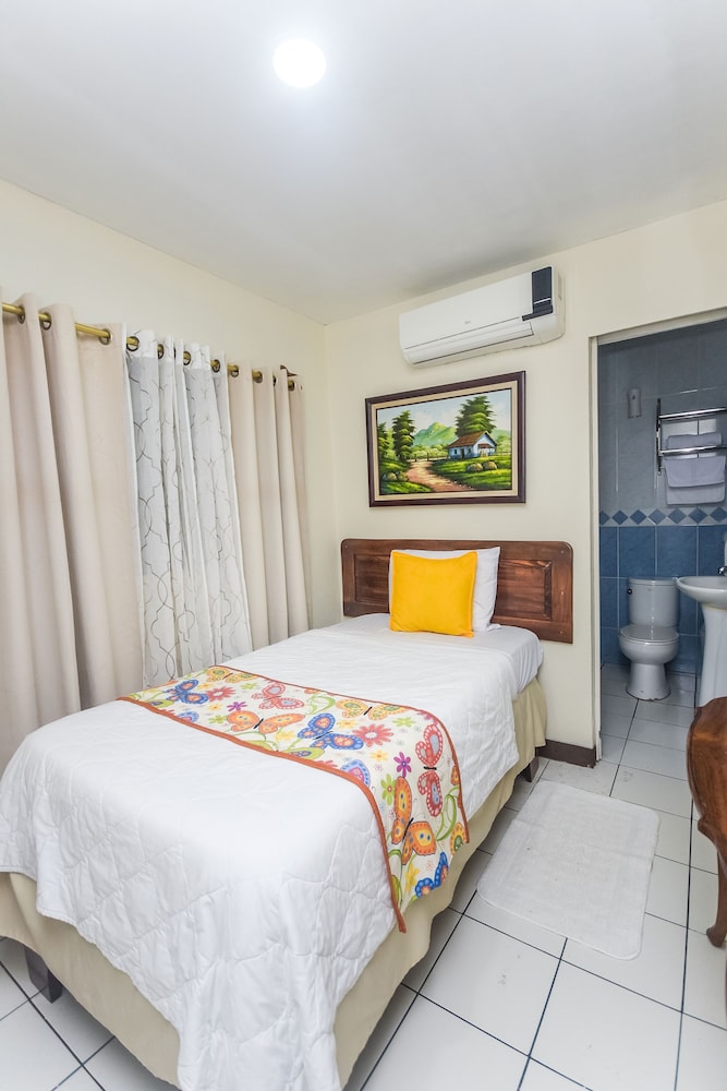 Berlor Airport Inn 18/50