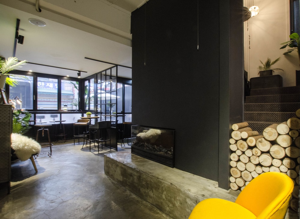Mmmio Ii Design Residence 19/35