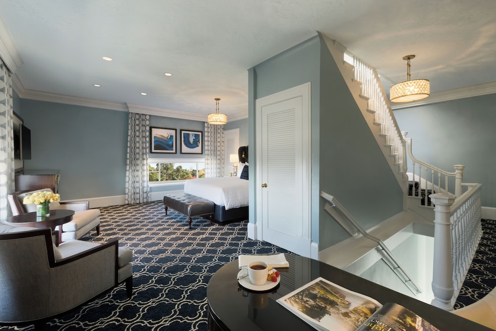 Tower, Suite, King Bed, Bay View، Claremont Resort & Club 3/3