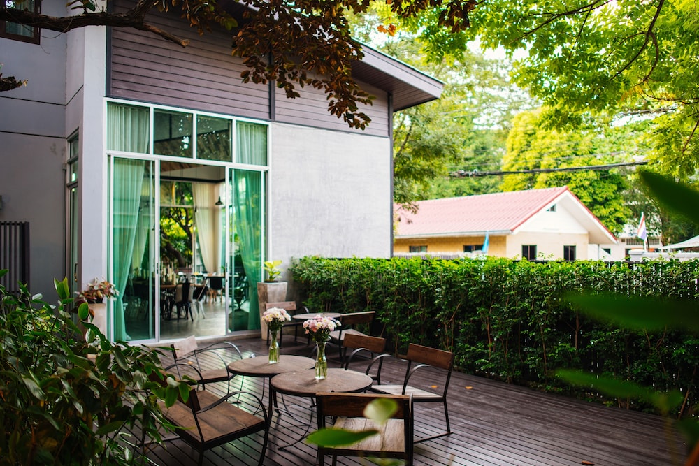 Ketawa Pet Friendly Hotel and Cafe (ex Ketawa Stylish Hotel) 37/43