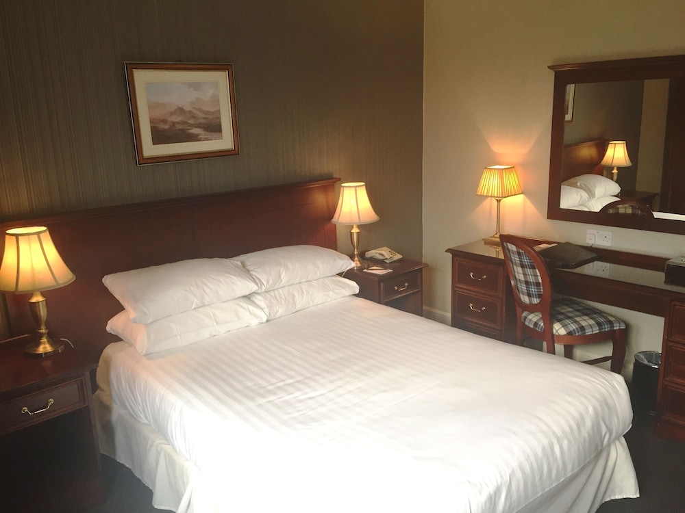 NETHYBRIDGE HOTEL 7/71