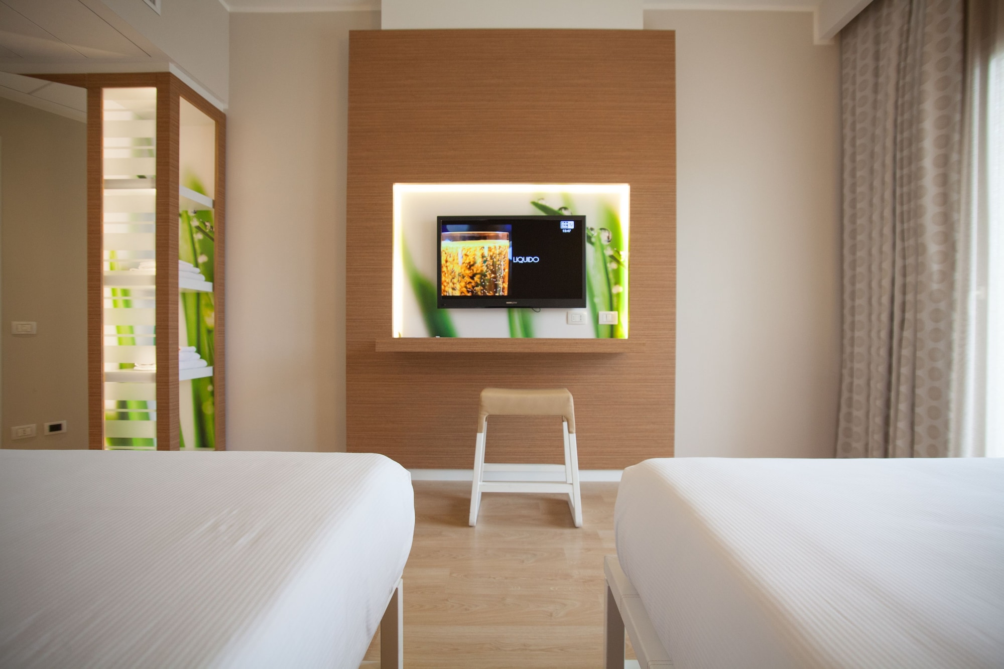 غرفة كومفورت رباعية بسرير مزدوج بشرفة، Oxygen Lifestyle Hotel 4/8
