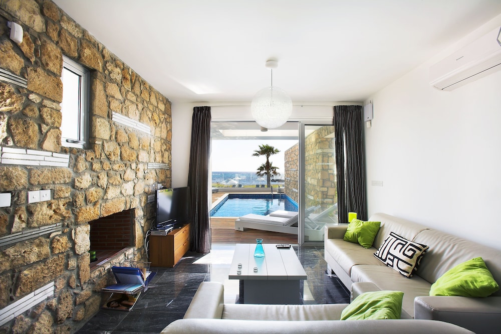 Paradise Cove Luxurious Beach Villas 24/50